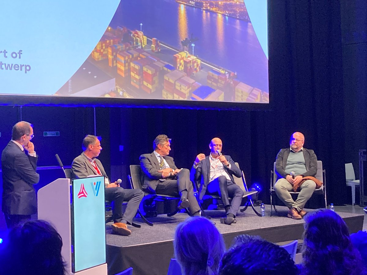 Nachtlogistiek loont !
= conclusie van debat over noodzaak van nachtlogistiek in <a href="/PortofAntwerp/">Chinnu Chinnu</a>. Moeilijke puzzel maar partijen rond de tafel = eensgezind dat ze dringend moet worden gelegd om de industrie te dienen en aan efficiëntie te winnen. <a href="/TLA2019/">Transport & Logistics</a>