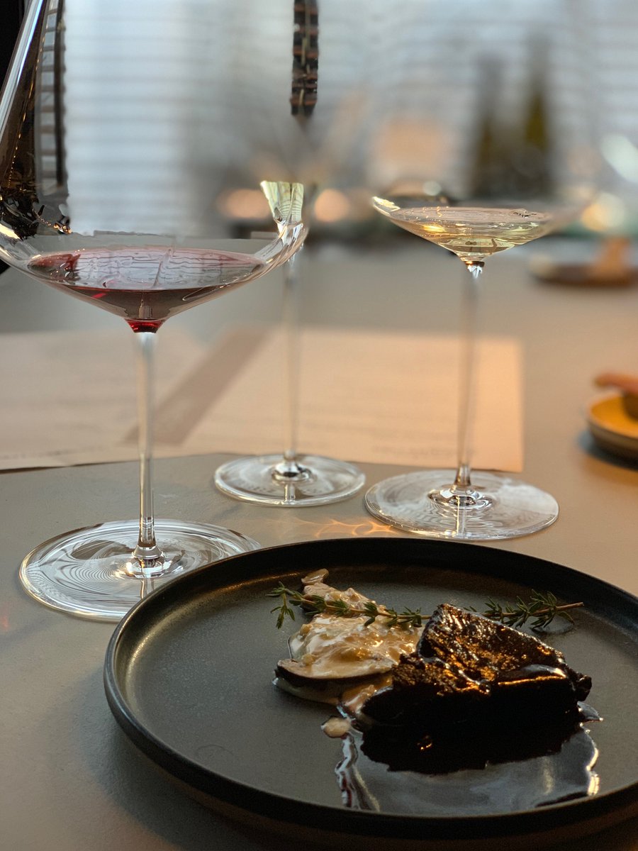 本日２つめの取材は <a href="/jeroboam_japan/">Jeroboam Japan</a> が展開する #CELLARDOORAOYAMA ザ・サロンで緒方啓介シェフの料理を3種のワインに合わせてマリアージュ探求😋
7月28日にオープンしたザ・ブティックではワインだけでなく、手吹きグラス #ザルト の売れ行きも快調の由！ワインラバー必見のスポット <a href="/JeroboamCarl/">TokyoCarl</a>