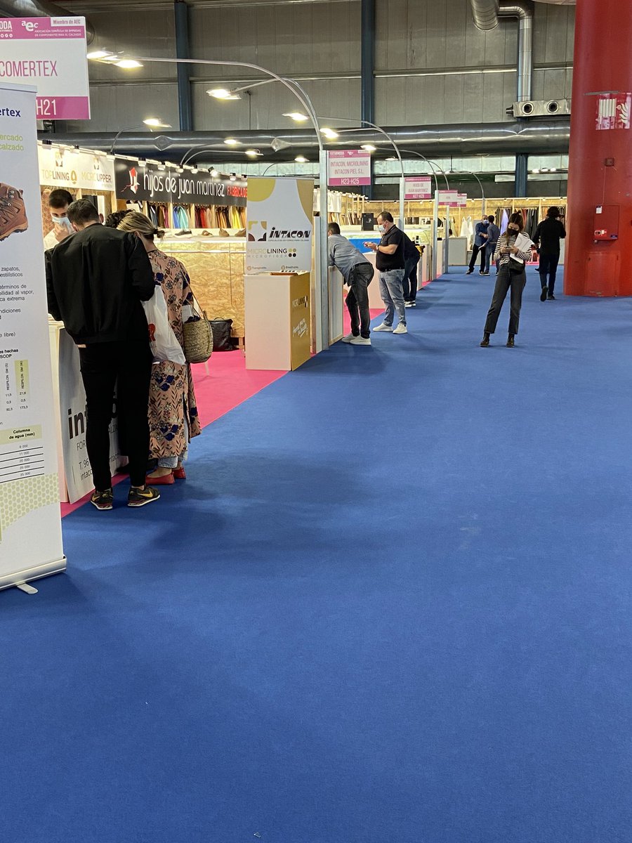 grupointacon's tweet photo. Gran ambiente durante todo el día en @feriafuturmoda #vuelveLaModa #elche #elx #shoes #zapatos https://t.co/AbduuSmLzm