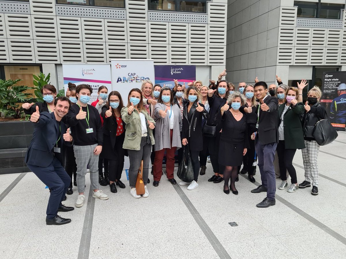 EDF_IDF's tweet photo. Le vainqueur est... #SmartSide avec 210kg !
Merci à tous les salariés #EDF pour vos dons et aux organisateurs, c'est au total 𝟲𝟰𝟮𝗸𝗴 de vêtements professionnels qui ont été récoltés pour faciliter l'insertion professionnelle des franciliens, soit 220 de plus qu'en 2018 ! 👏 https://t.co/V5ySMDqUP1