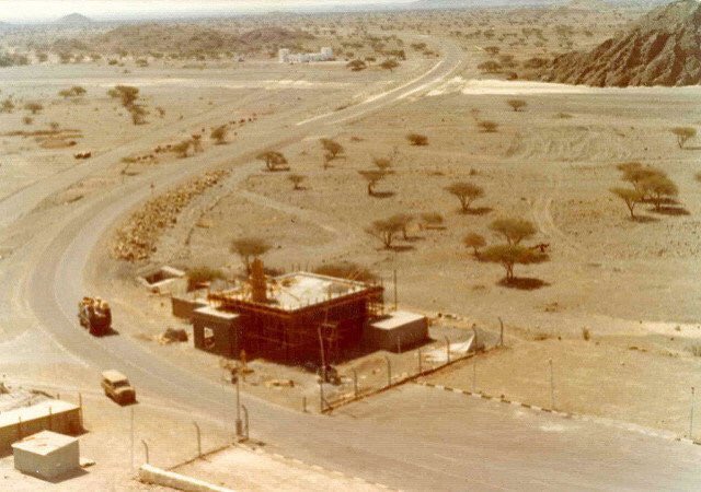 ShinasPage's tweet photo. صورة لـ منفذ اسود الحدودي بولاية شناص قديماً ، والذي كان يربط بين سلطنة عُمان ودولة الامارات العربية المتحدة 🇦🇪♥️🇴🇲 !' https://t.co/gKpIC4Ehva