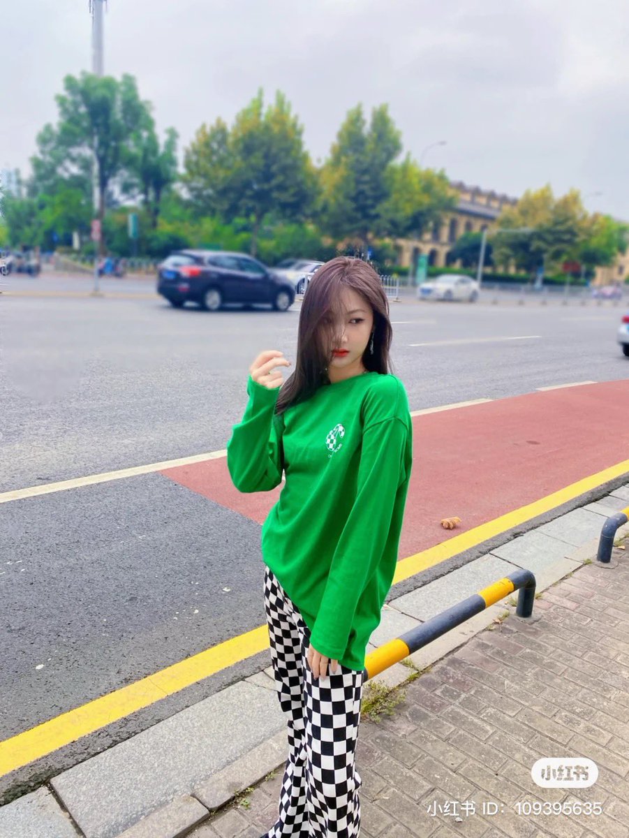 xinyipics's tweet photo. 211013 ao xinyi red update!  

“im here~ ao tuanzi’s first xiaohongsu post~”

#AoXinyi #敖心仪 https://t.co/2yP8pUXkhI