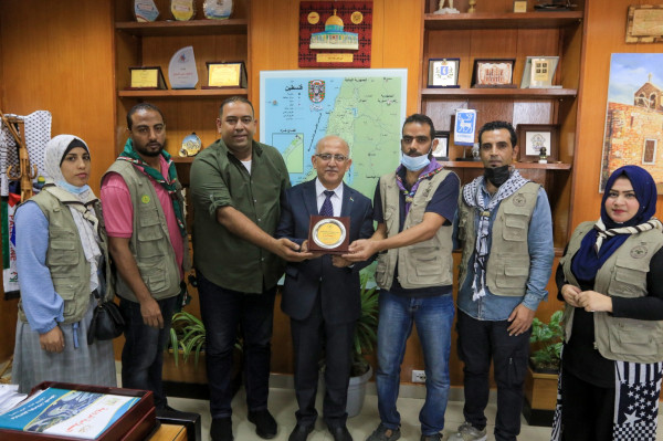 فلسطين : بلدية غزة تبحث مع وفد من جمعية الكشافة الفلسطينية سبل التعاون

غزة _ 
m.facebook.com/story.php?stor…