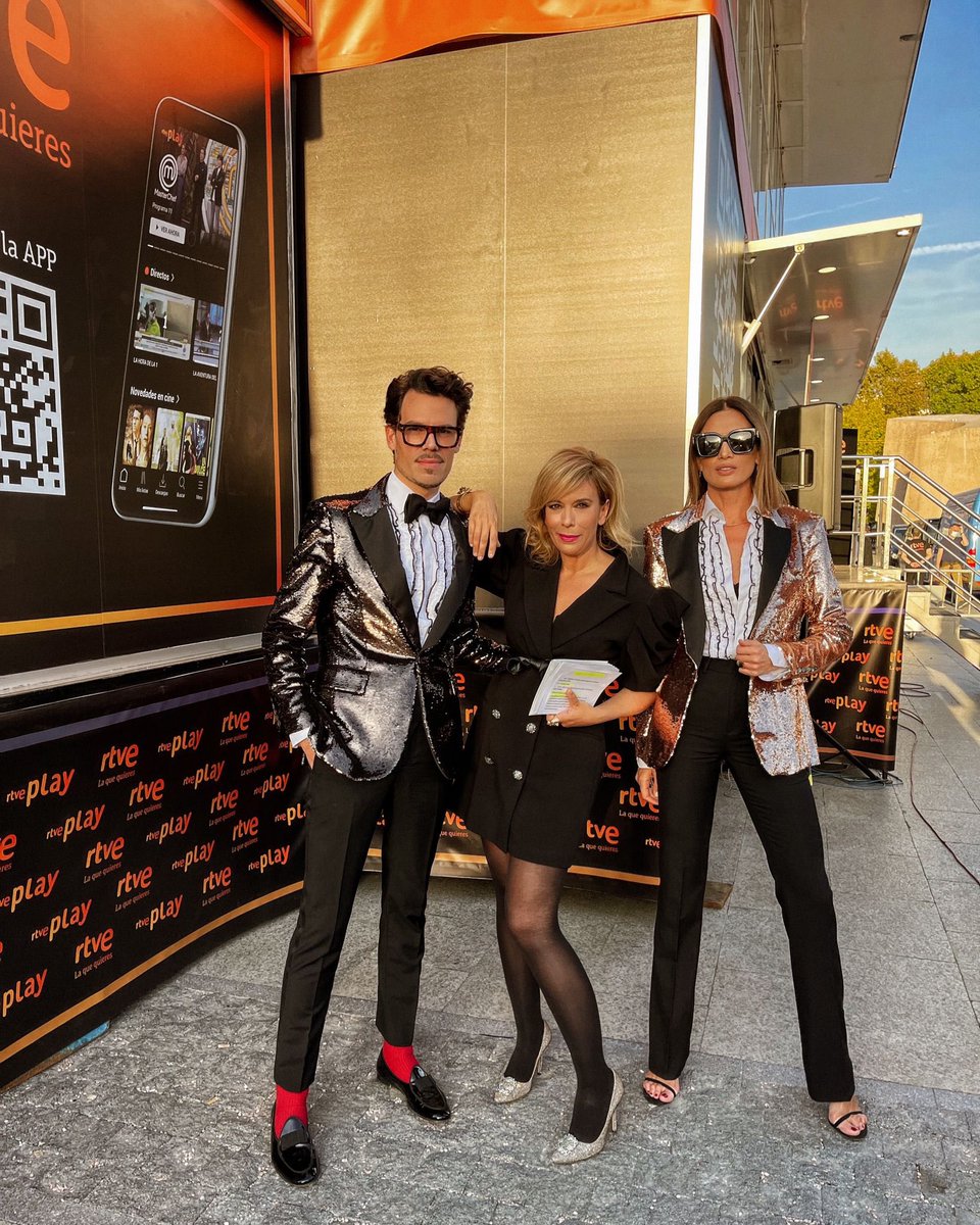OfficialNievesA's tweet photo. ¡Gracias a @rtve por apoyar la industria de la moda, la cultura y el arte!
¡Enhorabuena #TeamFlashModa por vuestro trabajo! 💪🏼
TVE, de todos y para todos 🎥
❤️ Look de @avellaneda_eu
#RTVELaQueQuieres #rtve #FlashModaRtve #ModaEspañola https://t.co/w1DjPDOfQy