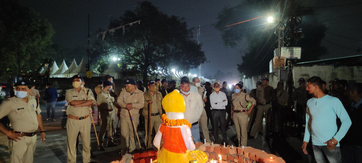 Dominar_akhi's tweet photo. @dmdehradun  today seen is crucial dm have to talk with people and send some police to solve this issue https://t.co/SVjkOYhz9G