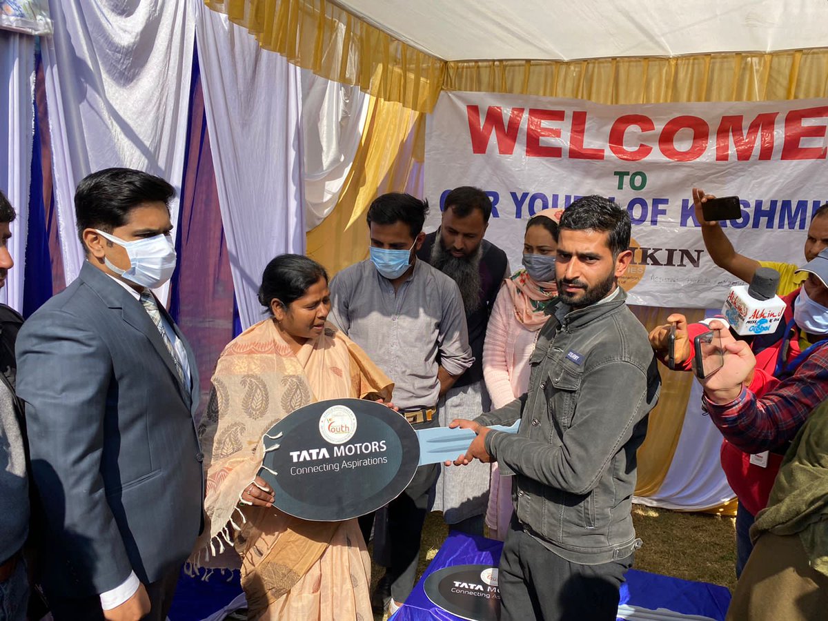 airnewsalerts's tweet photo. Union MoS for Social Justice &amp; Empowerment, @PratimaBhoumik visits Bandipora district in north Kashmir as part of Union govt’s ongoing Public Outreach Programme. Minister participates in several activities, met public delegations and inaugurates various developmental projects. https://t.co/SqSLMsDSlX