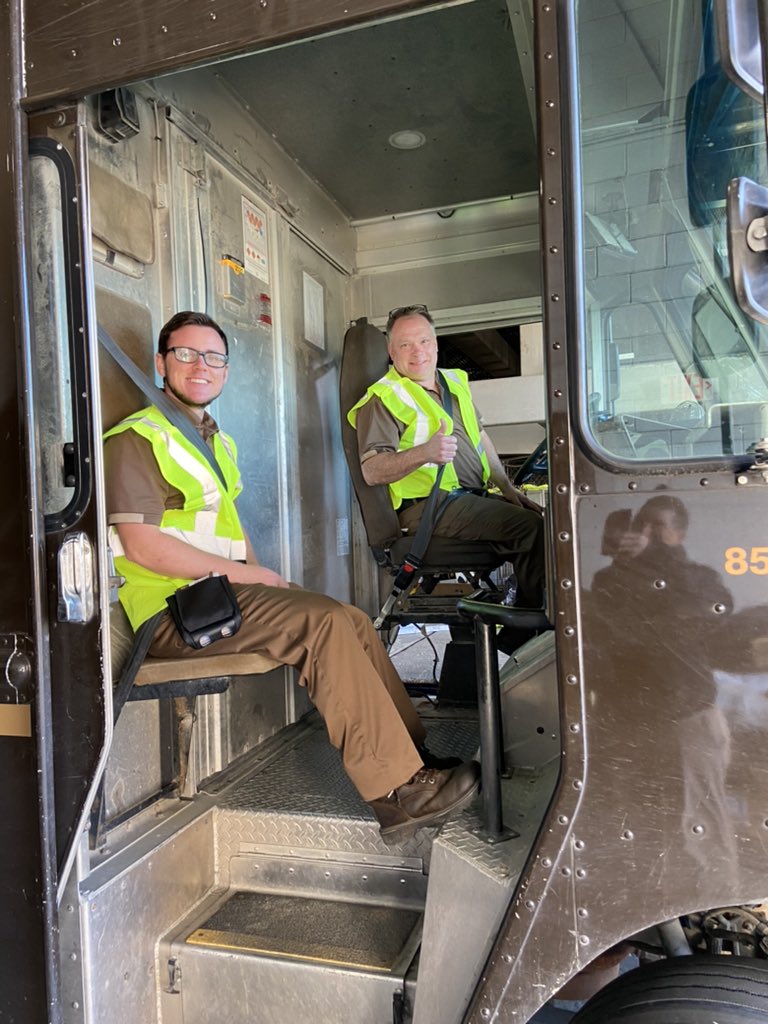 ShawneKoch's tweet photo. Beautiful day for a first day in Davenport!  Welcome Randal to our team of drivers!!  Thank you Coby for helping us out!  @ericgriffin86 @jrindafernshaw @thuberb22 @dan_mouw @TimPope007 https://t.co/C9wJkXU2zY