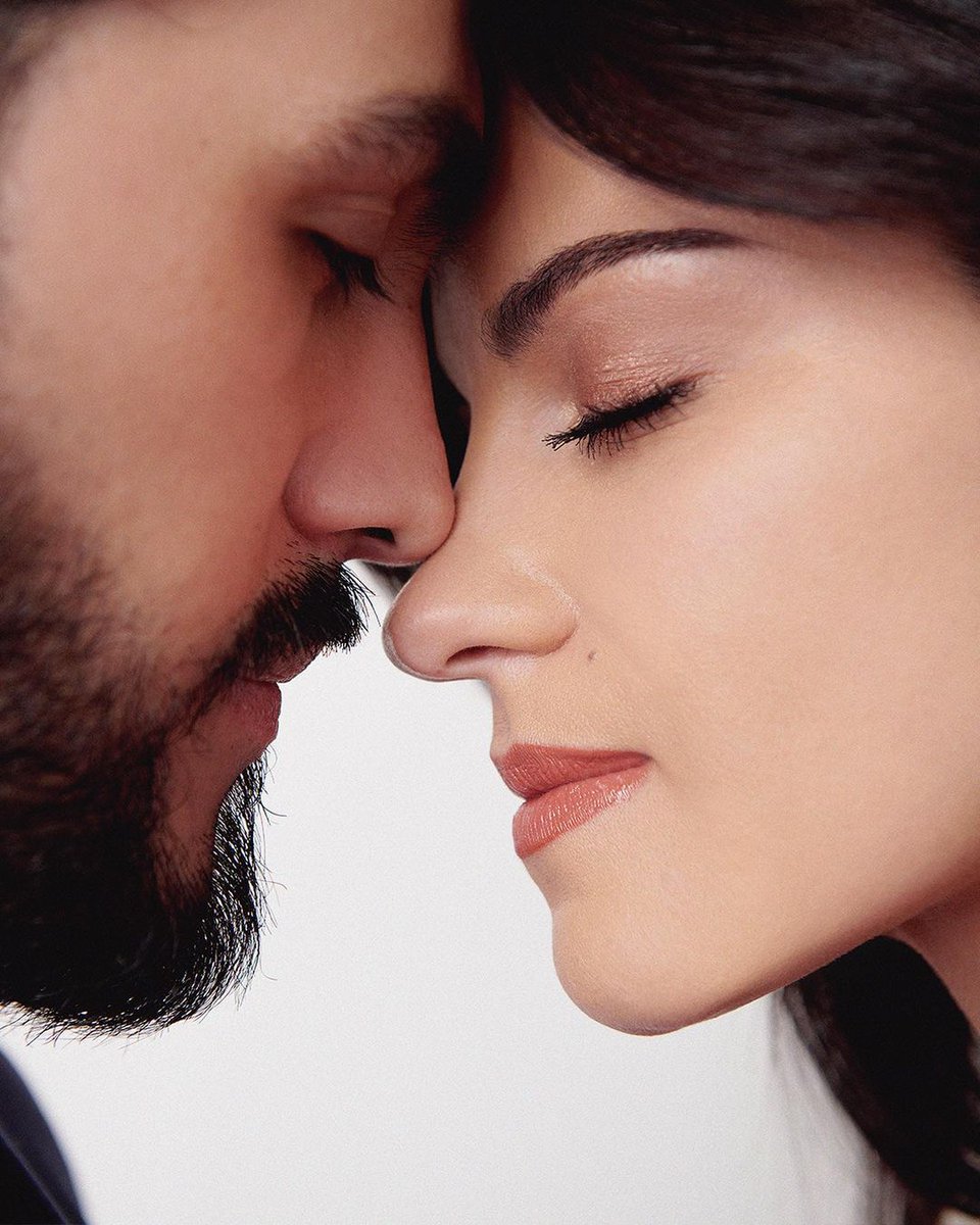 AcessoMaiteP's tweet photo. Maite Perroni acaba de confirmar através de seu Instagram seu namoro com o produto Andrés Tovar https://t.co/tm3WIeTPYE