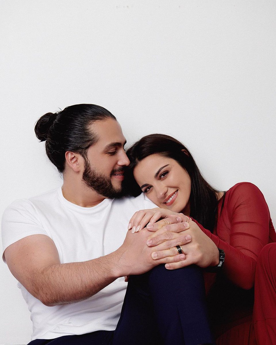 AcessoMaiteP's tweet photo. Maite Perroni acaba de confirmar através de seu Instagram seu namoro com o produto Andrés Tovar https://t.co/tm3WIeTPYE