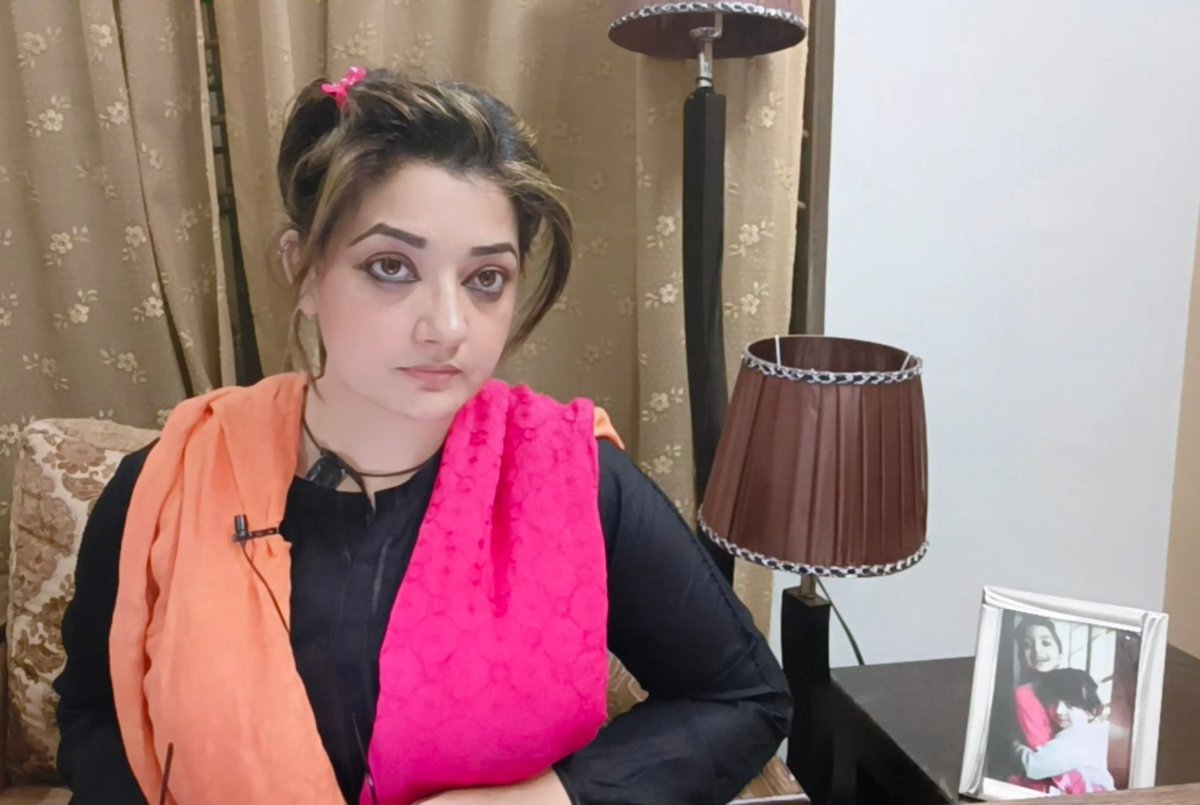 sumrkhan1's tweet photo. پاک بحریہ نے بھارتی آبدوز کو نشانہ پر رکھ کر واضح پیغام بھیجا۔
پاکستانی جہازوں اور بحری  شیروں سے بچ کر سکورپئین آبدوز کو ممبئی بھاگنا پڑا ۔
بھارت کو تیسری بار شرمندگی کا سامنا۔

SUMERA KHAN|| PAK NAVY BLOCKS INDIAN SUBMARINE IN ITS SEA TERRITORY

VIDEO:👇🏻
https://t.co/FdLfjUvR8h https://t.co/I5l0aZX5uG