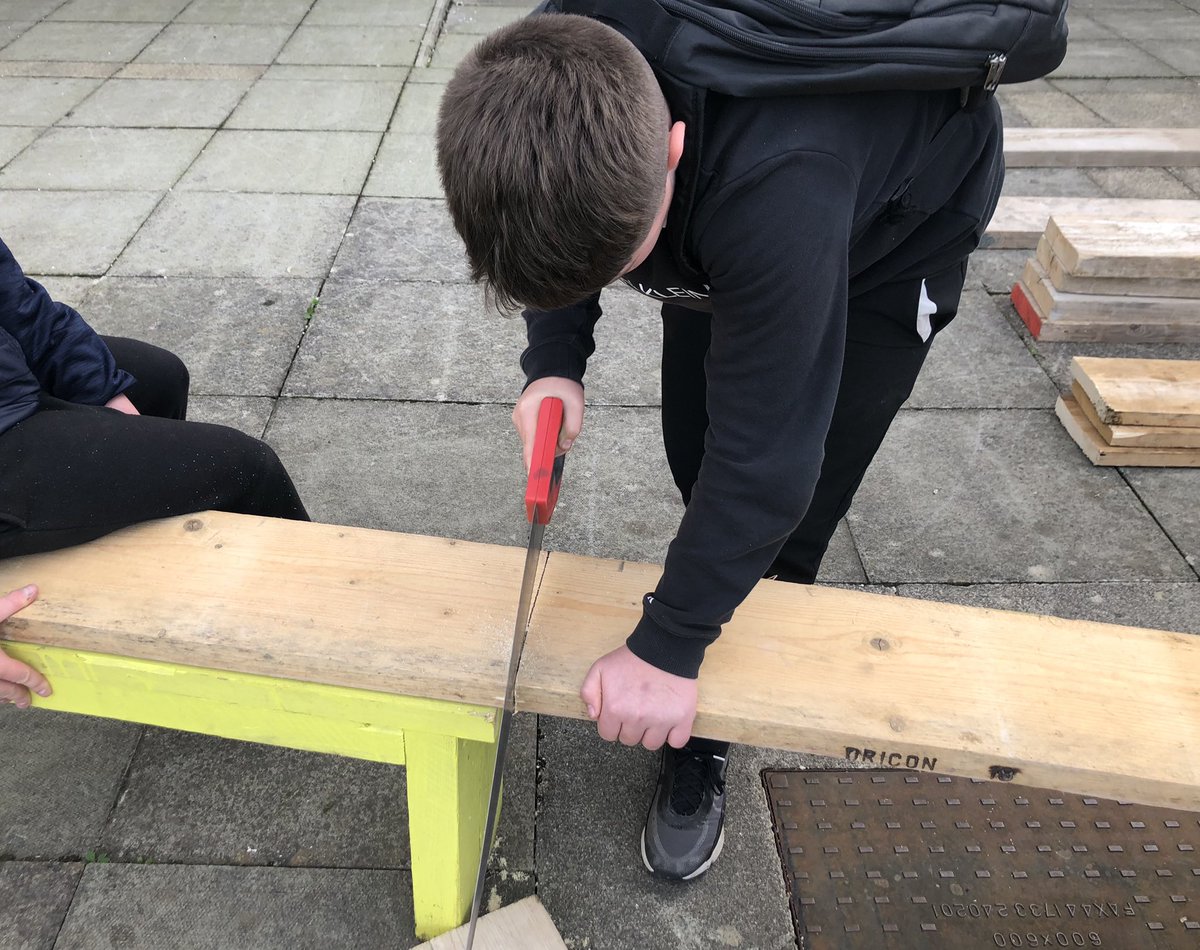 All hands on deck <a href="/drumchapelhigh/">Drumchapel High</a> today as students prepped the wood for making new benches for the garden 🌱