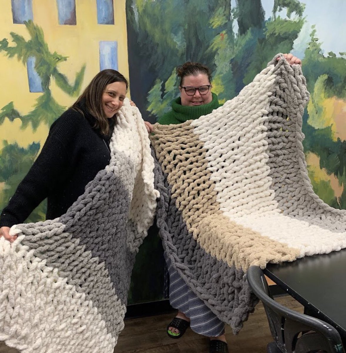 PinotsPrinceton's tweet image. Tonight!  Hand knit a warm and cozy blanket - makes a great handmade gift or keep it for yourself!  #chunkyknitblankets Sign up here: pinotspalette.com/princeton/even…