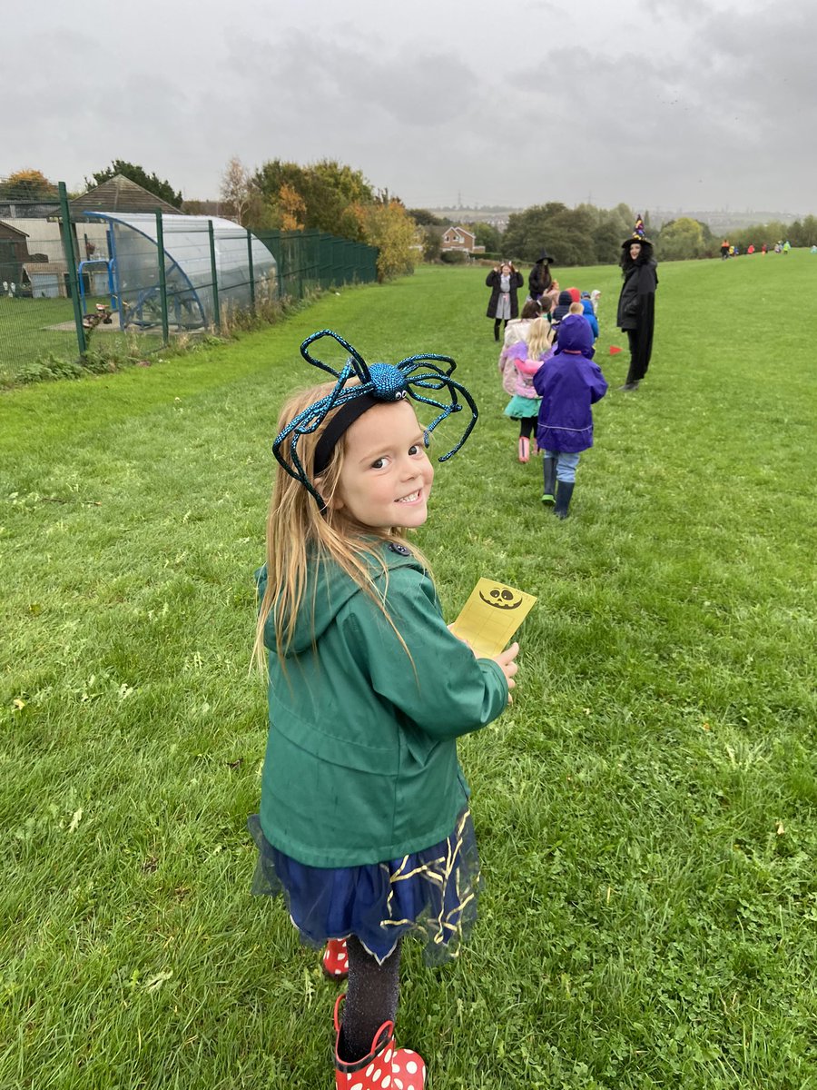 BrunswickS13's tweet photo. Such fun! #Spookywalk #awsomecommunity https://t.co/3IYlzqmABi