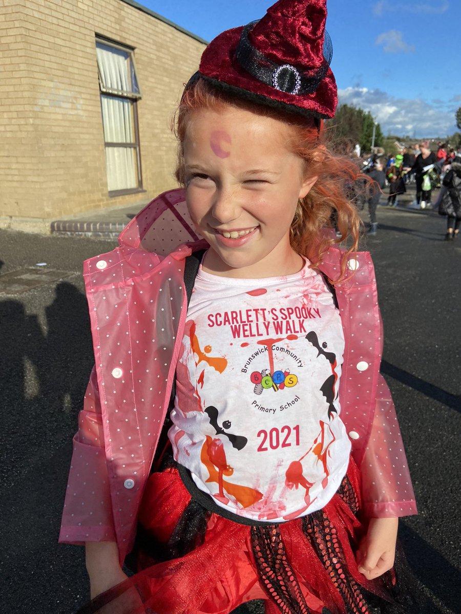 BrunswickS13's tweet photo. Such fun! #Spookywalk #awsomecommunity https://t.co/3IYlzqmABi