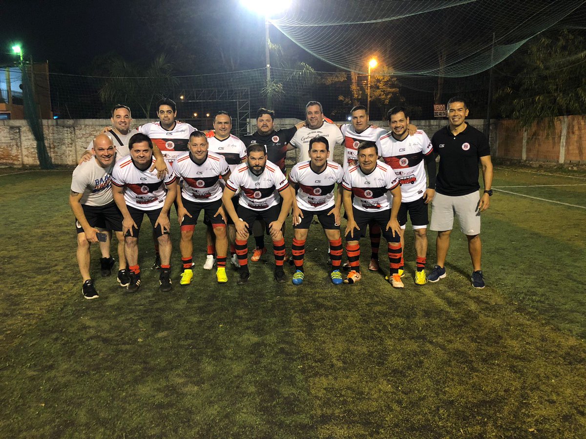 Un dirigente del <a href="/KELITO_1911/">River Plate</a> vio lo lindo que le hizo jugar a la promo <a href="/CASJ96/">exacasj96</a> y lo convocó para salvar la permanencia 

Las negociaciones fueron duras, pero logramos liberarlo por una tapa de <a href="/frigoconcepcion/">Frigorífico Concepción S.A.</a>  por partido

Éxito <a href="/eduperez1978/">Eduardo</a> frente a este nuevo desafío