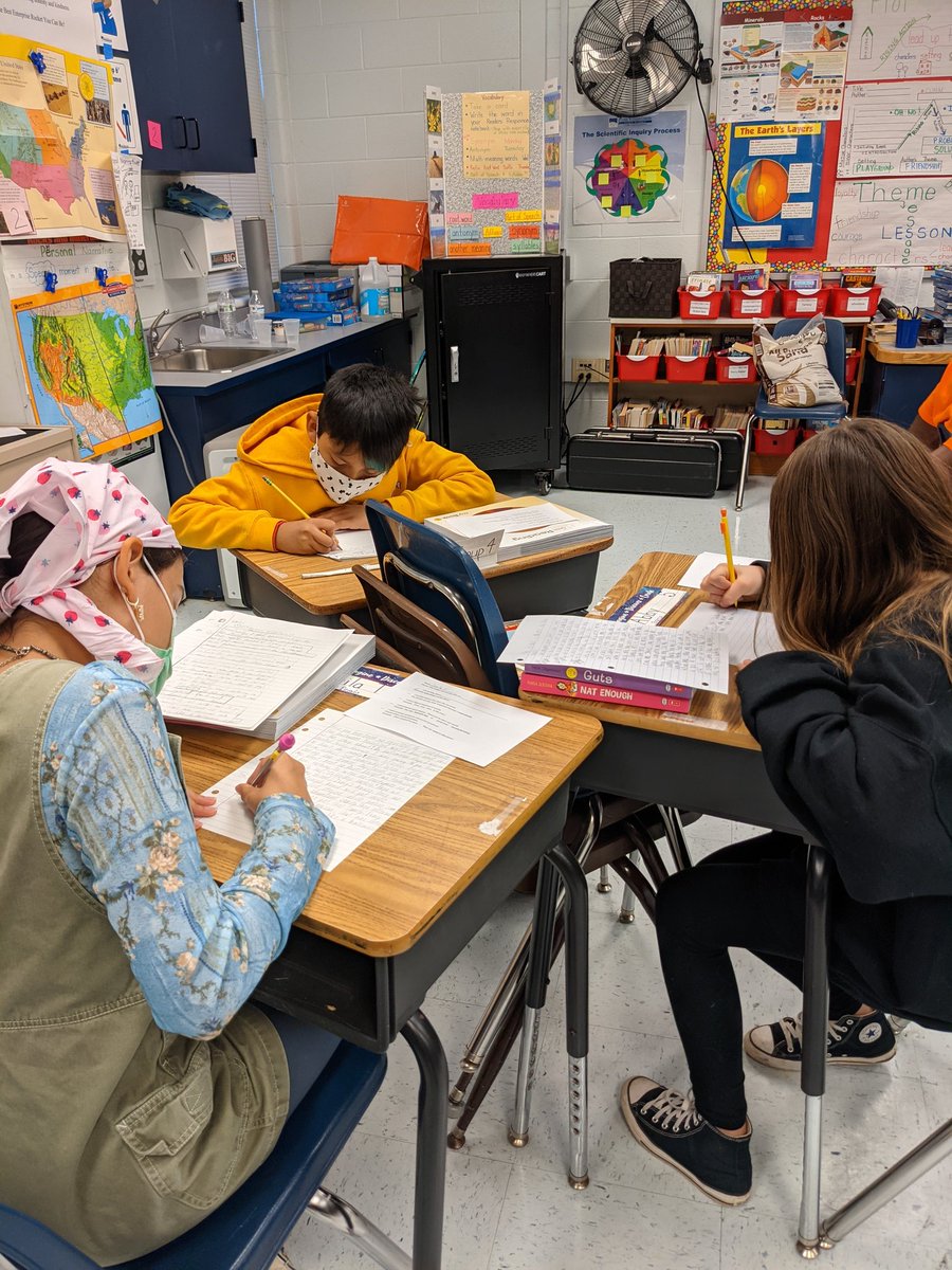 AmandaMcCurdy26's tweet photo. Fifth Grade Personal Narratives and Science Predictions!! Writing is Everywhere!!
#nationalwritingday
#enterpriserockets 
#writingrocks https://t.co/Qyqvd6SyZP