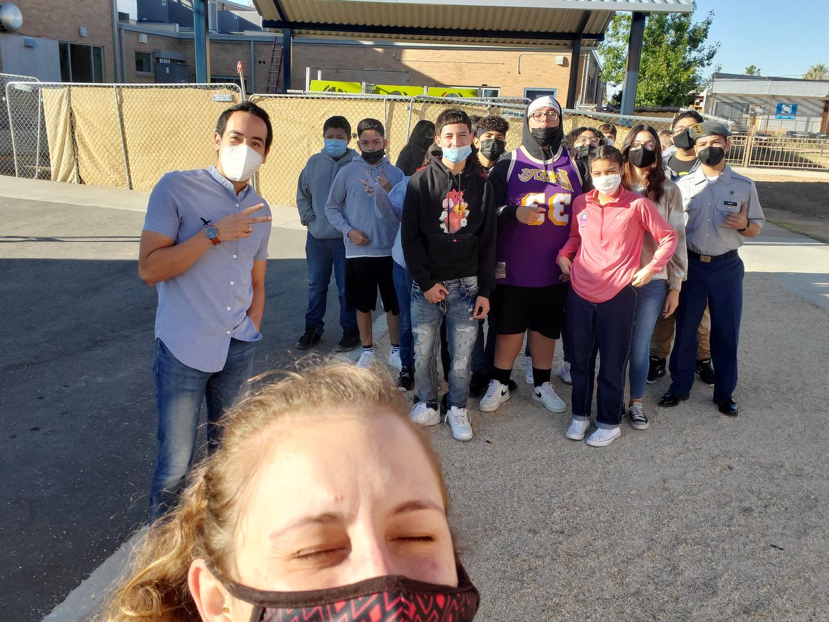 __mrsgalicia's tweet photo. I can't see because of the sun, but we are en route to the @RoddenberryThe #rnt24 @celestecjacquez we miss you!thank you @stetersanchez3 and @timholt2007 for getting us set up  🚀 https://t.co/ko5VMIKRnU