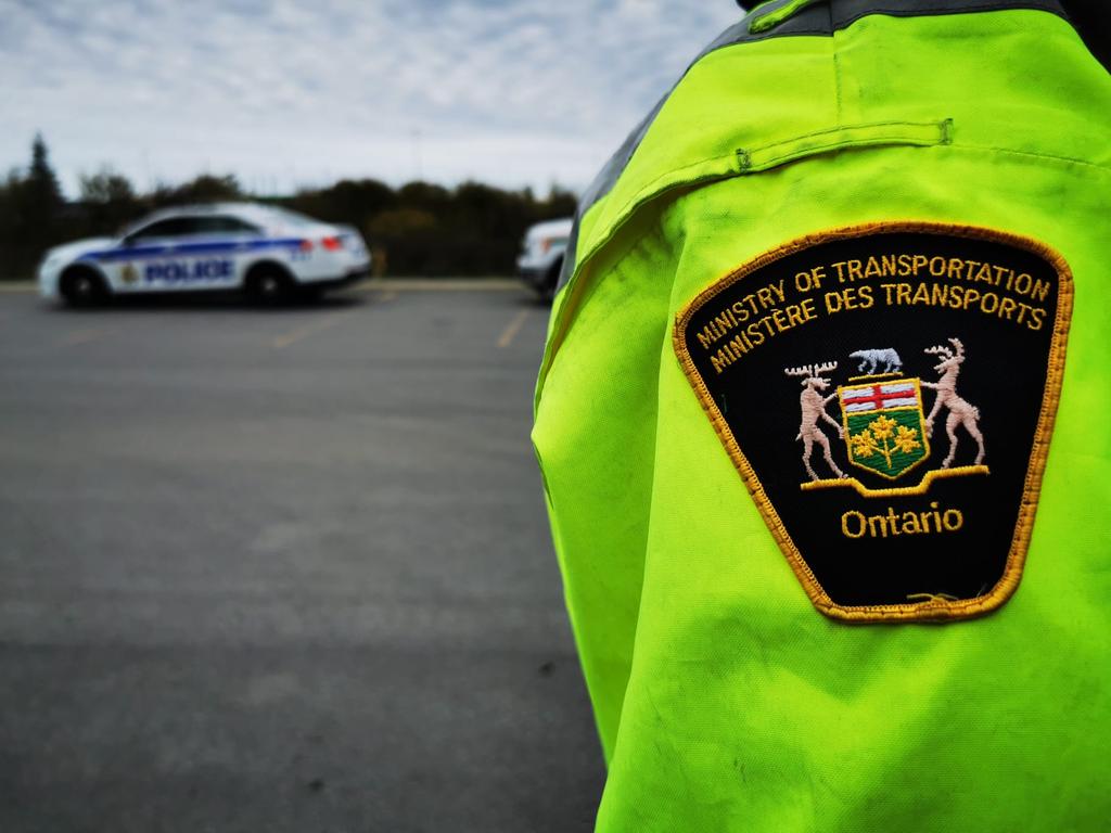 OPSTrafficCM's tweet photo. Yesterday, OPS traffic officers, patrol officers and @ONtransport conducted a Commercial Vehicle Inspection Operation.
40 vehicles were inspected 
28 charges were laid
12 vehicles were placed out of service 
One way partnerships help keep our roads safe.
@OttawaPolice https://t.co/JzmDbabF9T