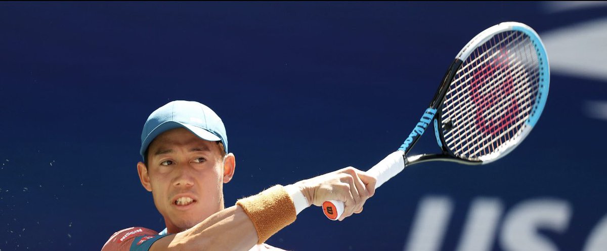 prsttennis2's tweet photo. 錦織選手の最近のラケットを見るとヨークのグロメットの色が青の時と黒の時がありますね。

何か区別している��かしていないのか。

黒だともはやクラッシュゾーンを騙す気は無いよう。 https://t.co/yu5D35ssM4