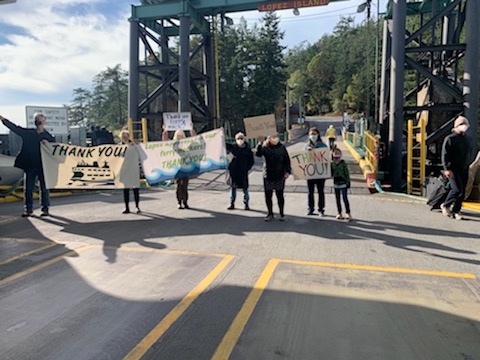 jwhittenbergK5's tweet photo. Children and families in the San Juan Islands are showing their love for @wsferries. ❤️⛴️
The ferry system is experiencing a worker shortage and route cancellations.
As they say in island life... you live and die by the ferries. https://t.co/UzH52M2Qm6