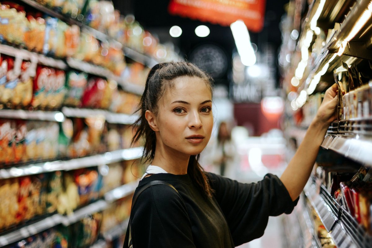 LLYC_Global's tweet photo. Mientras analistas, inversores, reguladores y mercados continúan su idilio con la #sostenibilidad, un grupo que parece haberse quedado distanciado: los consumidores. 
4️⃣ claves para acercar la sostenibilidad al cliente

@YinaSC #StakeholdersManagementLLYC
https://t.co/AxxaaWb6wu https://t.co/xUARrY0JTI