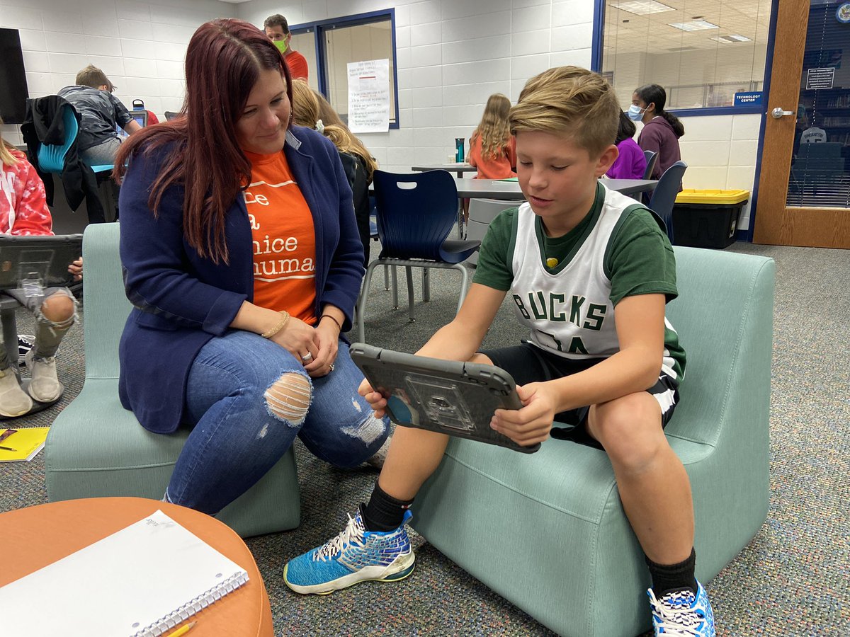 SchlieReed's tweet photo. @ElmwoodSDNB 5th graders work on earning their graphic visionary maker learning badge creating infographics  with Mr. Slonac, sharing their work with Principal Veal @SDNBSchools #SDNBLearns @Haebig https://t.co/R5x2chEfGm