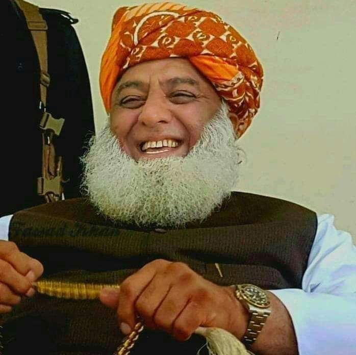 USB7JUI's tweet photo. ہزاروں بےجاہ__________مخالفین کے باوجود 
جب قائد جمعیت مسکراتا ہے تو کمال کرتا ہے
👉🏿♥️👈🏿 https://t.co/mjrCpzKtH4