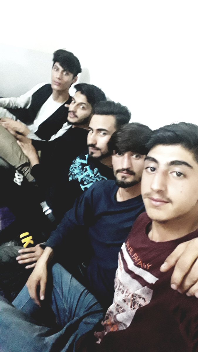 Rahmaty626's tweet photo. دیوانه ما اهل کینه نیستیم.                         
از👉🏼 راست بخوریم.                 
از👈🏼 چپ میزیم.           
به کسی هم نمینازیم https://t.co/LkeoVbtdVE