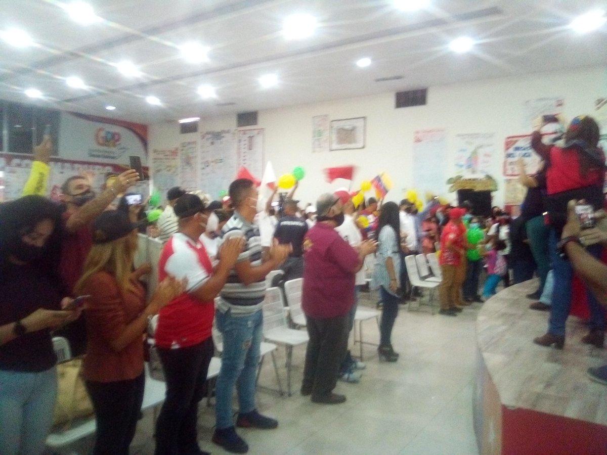 mujervicepsuvca's tweet photo. 19/10/2021 ARAGUA juramentación del comando campaña sección Comunicación con @taniapsuv  y candidata a Gobernadora @Soykarinacarpio este 21 nov Venceremos https://t.co/tEuxoLqZsb