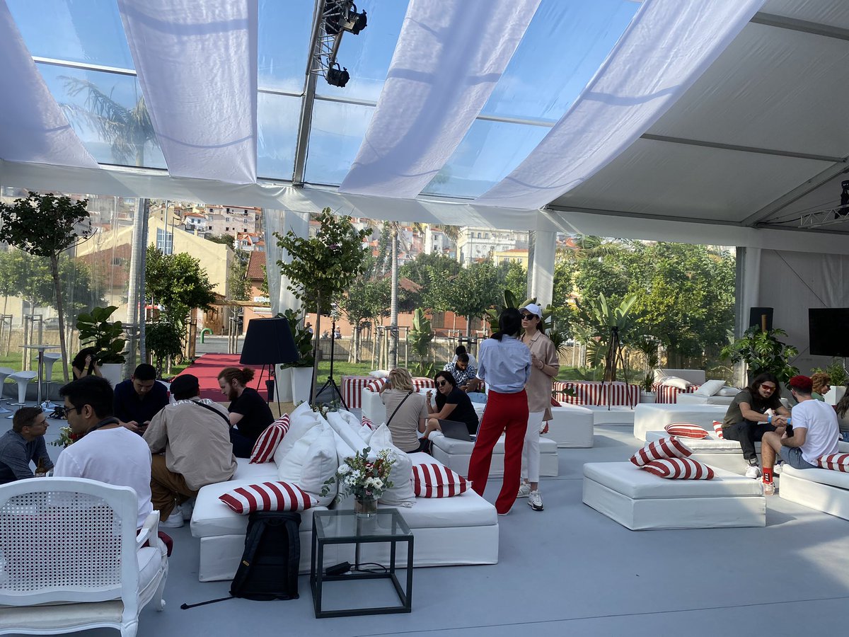 lucija_matic's tweet photo. Nice job #avalanche 👏

Like a little oasis at Burning Man, but in the city😝

And the best things is - it’s next to my home!

#avalanchehouse #LisbonBlockchainWeek https://t.co/Zwduq54wMS