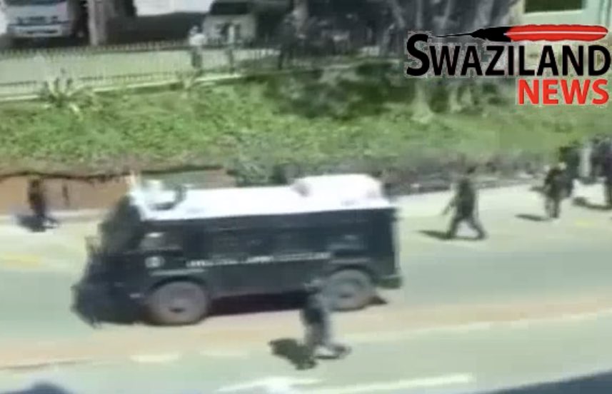 SwaziNews's tweet photo. Eswatini Government shutdown social media as shooting of protesting civilians continues in the capital city. https://t.co/PETxkULck4 https://t.co/8s65P0Krrs