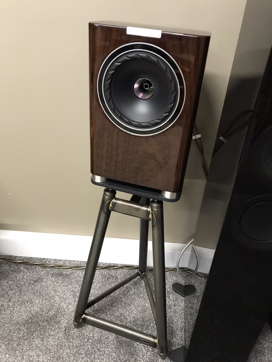Delighted to be introduced to John <a href="/ExpressiveAudio/">Expressive Audio</a> and marketing wiz <a href="/HoneyPotIRL/">HoneyPot InRealLife</a> and this beautiful bit of kit… I’ll leave it to the experts to chip in with exactly what it is, but it’s already sounding amazing!