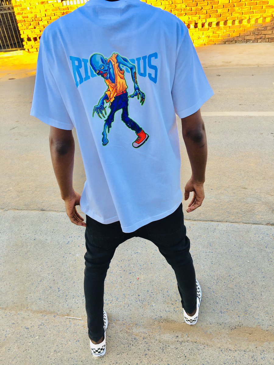 Ruce_Mola's tweet photo. @Rigorous_wear 🗽
Limited edition graphic tee🪐 
R399,99🔥
For orders please Dm👉🏾0725301451🙏🏼
🌍Delivery nationwide 🌍 https://t.co/g0hx6Sk37W