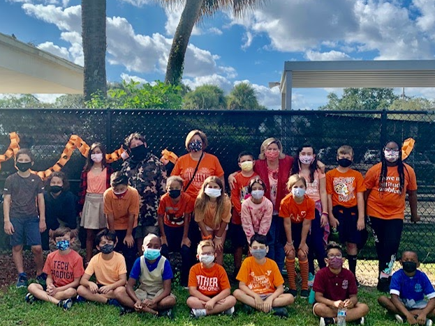Sandpiper675's tweet photo. Our Unity chain! #UnityDay2021 https://t.co/P5az29fLWR