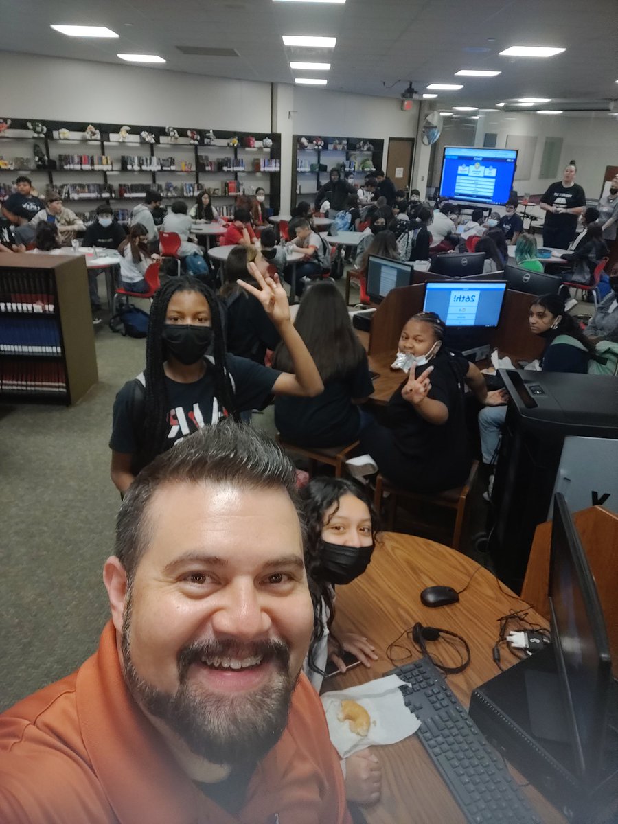 JDiazGJHS's tweet photo. Full house at Project Lit today! #projectlit @GJHRangers @CoachCueva https://t.co/vRW9HB5dUh