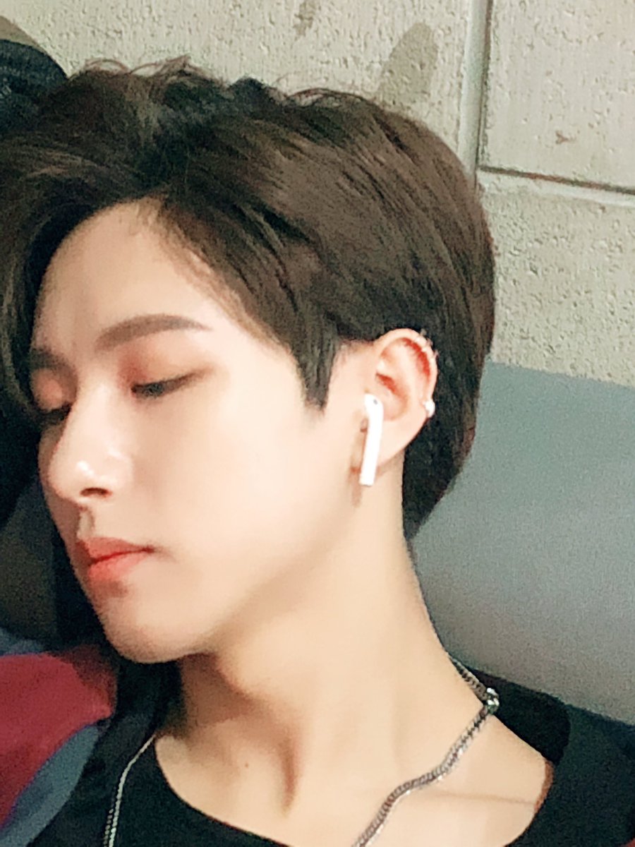 hrjfolder's tweet photo. this iconic renjun pic has turned one year old today https://t.co/fYZTF7f7Vy