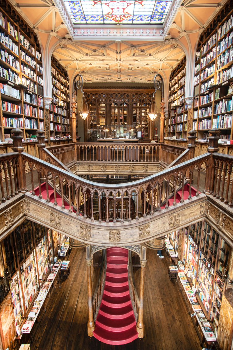 Lecturalia's tweet photo. "Siempre imaginé que el Paraíso sería algún tipo de biblioteca" ✍️ Jorge Luis Borges 

Hoy se celebra el #DíaDeLasBibliotecas 📚

El lema de este año es "Bibliotecas: leer, aprender, descubrir" y no podríamos haber descrito mejor la importancia de estos espacios culturales 😀 https://t.co/otRTCRMHa7