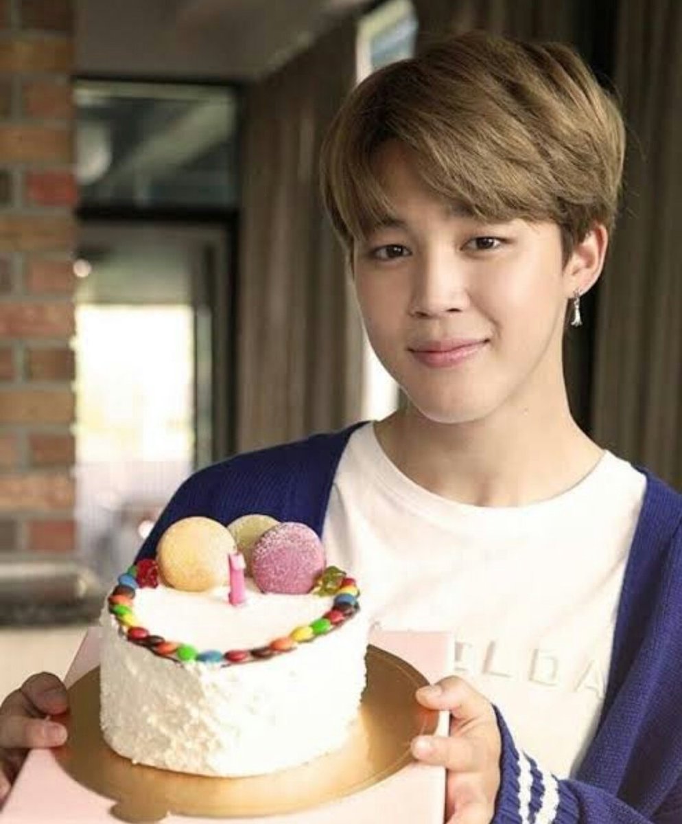 BinteZainab33's tweet photo. #Only12DaysLeft⏳💜💃😍
You are very special and that’s why you need to float with lots of smiles on your lovely face💜
Advance Happy Birthday Sweetheart @atiqabhatti1 💜
From Our Cutie Fallen Angel Jimin-shi💜😘 https://t.co/9LfRfcIrD1