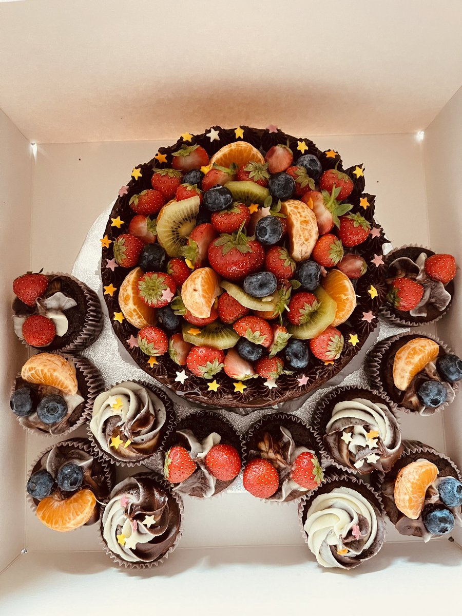 Lis9Lacy's tweet photo. What talented friends I have … the Birthday celebrations continue thanks to the lovely Janice on Queen’s road campus 💕🎉🎂 https://t.co/CUPAoY9OzQ