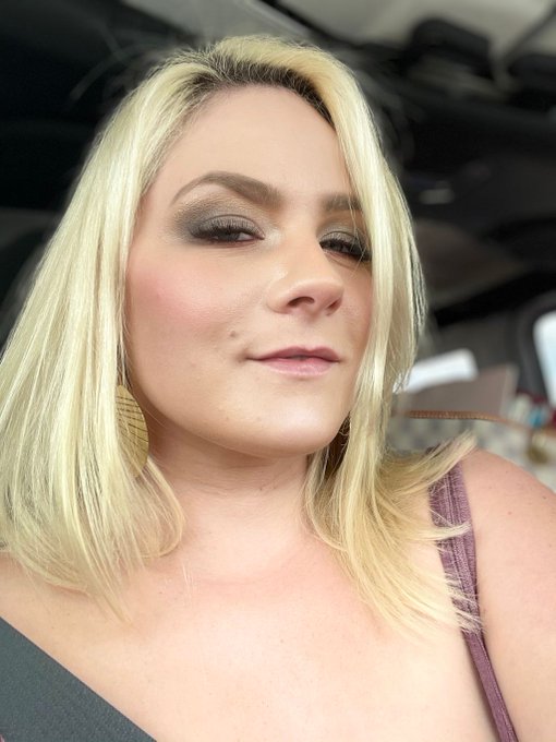 Does the eyebrow raise make you want to spill your secrets? What would you tell me? https://t.co/5md<a href="/tag/avn"class="tags"><span>#avn</span></a><a href="/tag/avnstars"class="tags"><span>#avnstars</span></a>