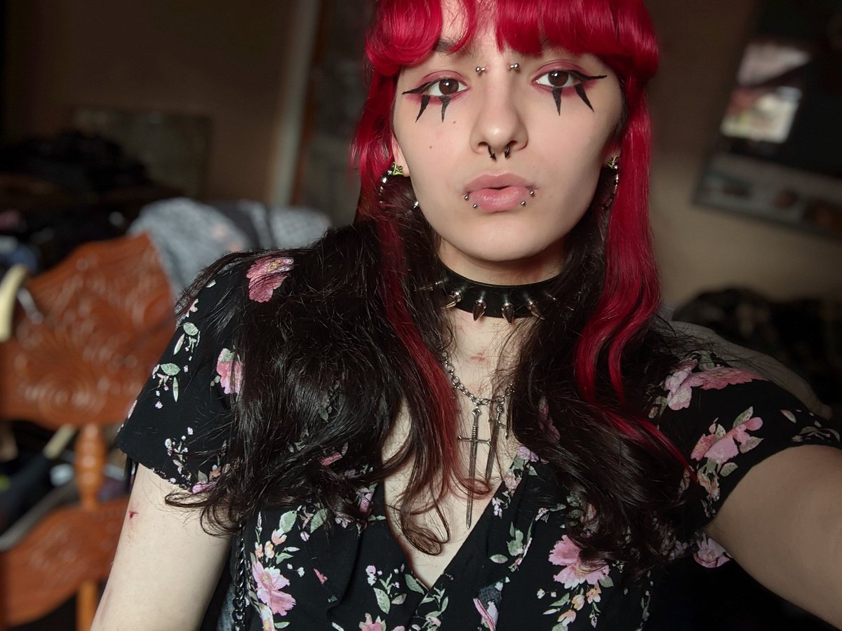vampysweetheart's tweet photo. reposting because I'm so cute https://t.co/0PN7kQPlvR