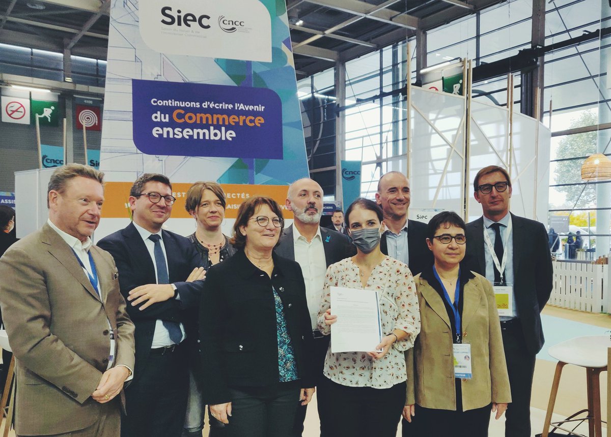 #SIEC 2021 👉 Notre délégué général <a href="/ThuringGontran/">Gontran Thüring</a> a co-signé une charte engageant le CNCC à promouvoir l'#heuresilencieuse auprès de ses adhérents, en compagnie de <a href="/NadiaEssayan/">Nadia Essayan</a> et des associations <a href="/Unapei_infos/">Unapei</a>, <a href="/AutismeInfoServ/">AUTISME INFO SERVICE</a>, <a href="/Autisme_France/">Autisme France</a>, <a href="/GroupeSOS/">Groupe SOS</a> et <a href="/AutistesF/">Autistes Sans Frontières (ASF)</a>.