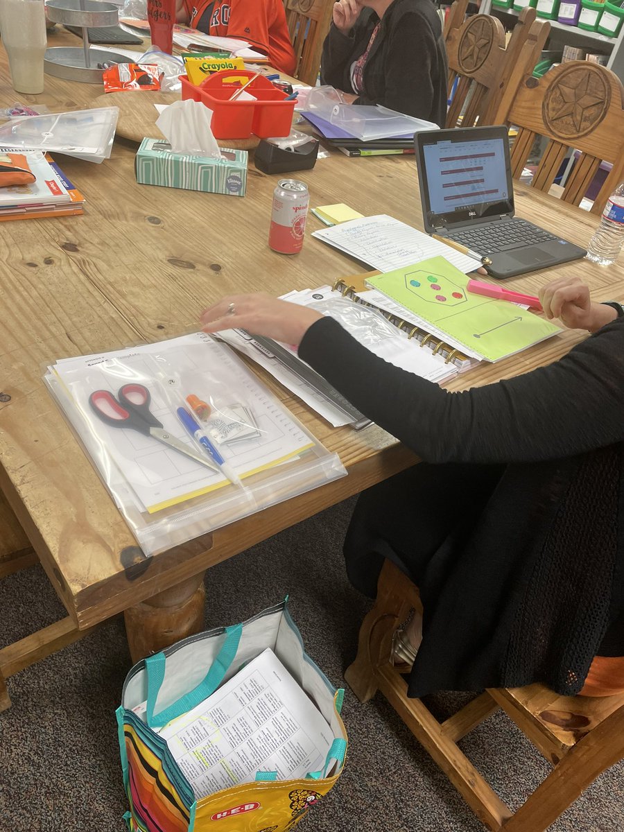jmcall77's tweet photo. The power in phonological awareness as led by @Dannettekey.  Great participation &amp; discussion 2nd grade  @mesbearcats! @MontgomeryISD https://t.co/2c6RPICaQf