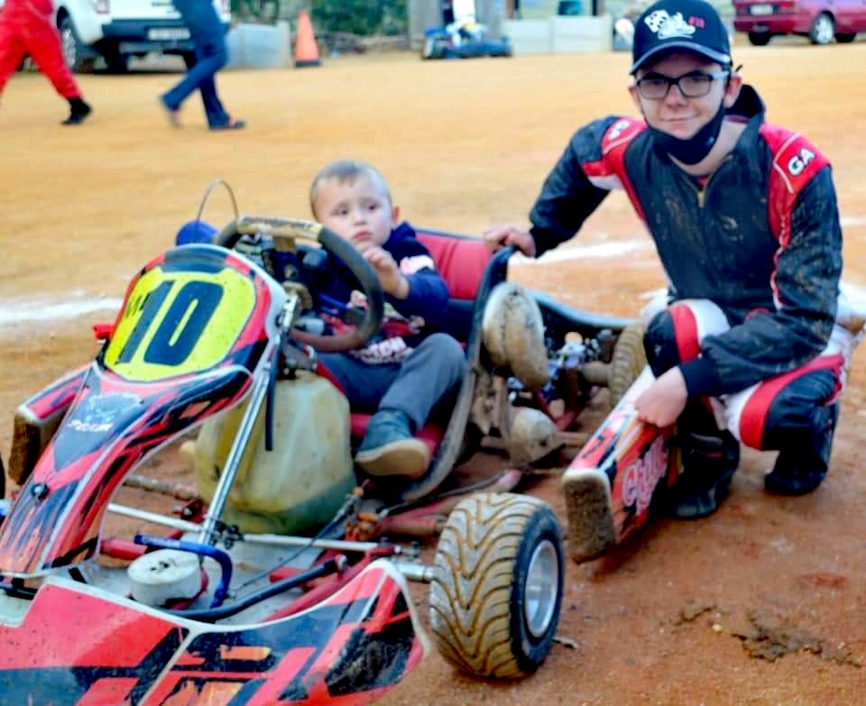 Love the support... ❤️#karting #motorsports <a href="/KelvinvdLinde/">Kelvin van der Linde</a> <a href="/ClaireDepre/">Claire Williams aposentada</a> <a href="/PET_Motorsports/">PETRONAS Motorsports</a> <a href="/JaguarRacing/">Jaguar TCS Racing</a> <a href="/autosport/">Autosport</a> <a href="/insideFDA/">Scuderia Ferrari Driver Academy</a>