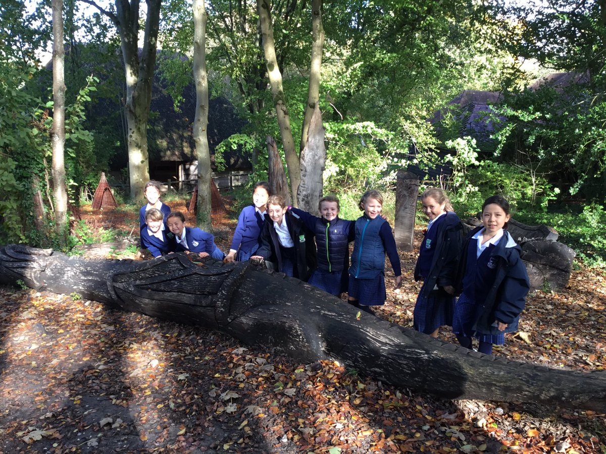 #UrsulineY4 had an amazing time learning about houses, food and the use of plants in Anglo-Saxon times at the wonderful #WealdAndDownlandMuseum! 
A massive thank you to our parents helpers for their support!