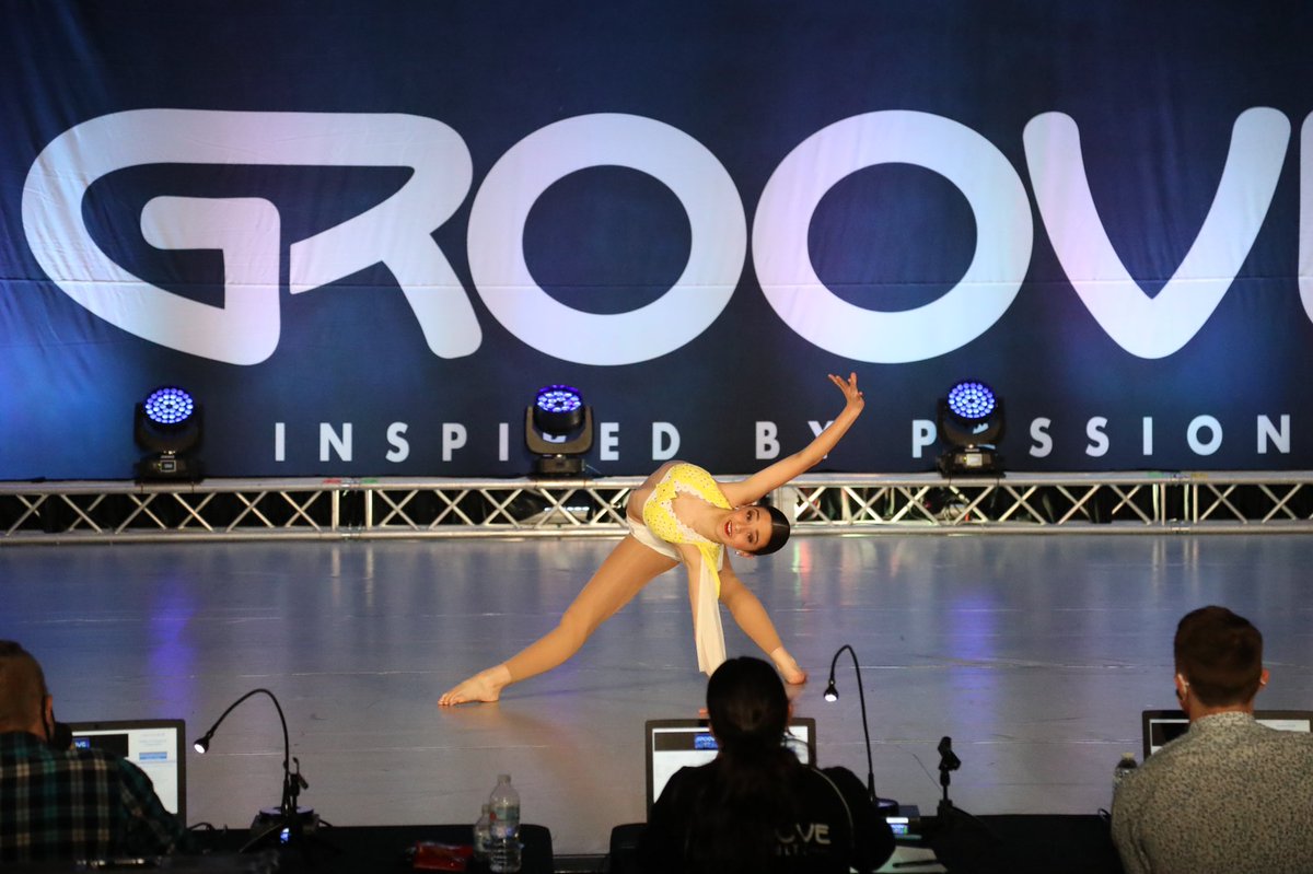 RogueDanceCO's tweet photo. REACH FOR YOUR DREAMS! Don’t stop til you reach the top! #Rogue #RogueDanceCO #dallas #dance #groove #inspiredbypassion https://t.co/Hpd8wjiQrk