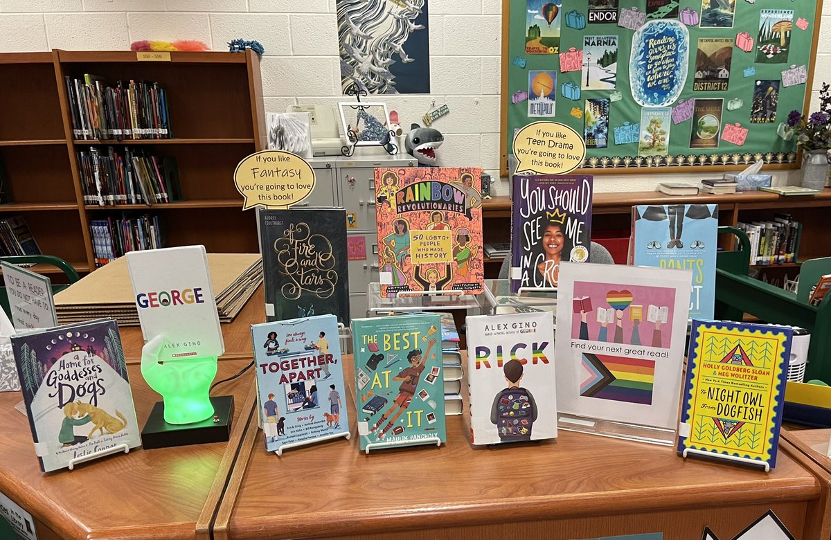 mmslibrarylcps's tweet photo. Visit us in the Library before school or at lunch time! Hang out, use the Makerspace or find a great book to read! 🐾 @LCPS_Mercer @mms_ptsa https://t.co/0bOhJOeUer