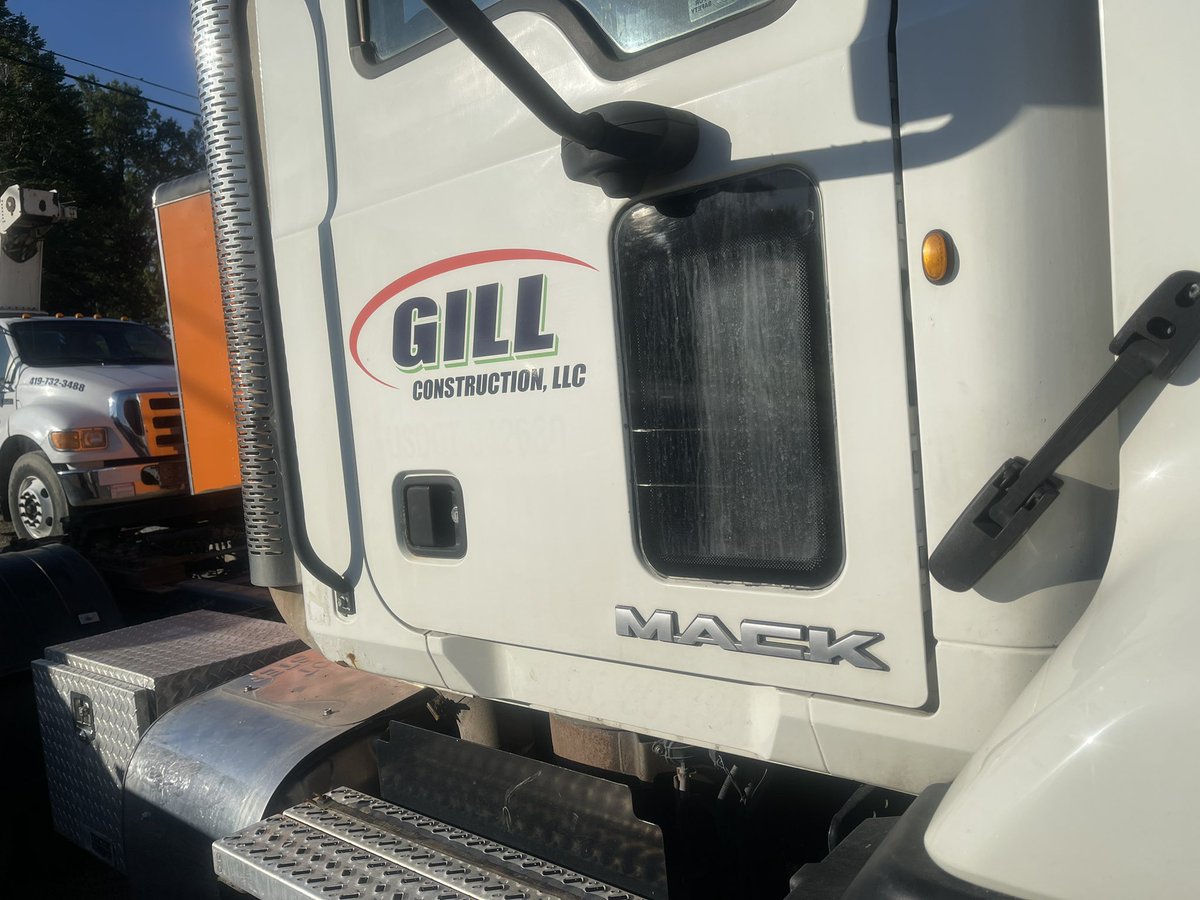 ML_Graphics's tweet photo. @GillConstruct semis and service trucks lettered up and ready to go! https://t.co/PfrY7bpzyj