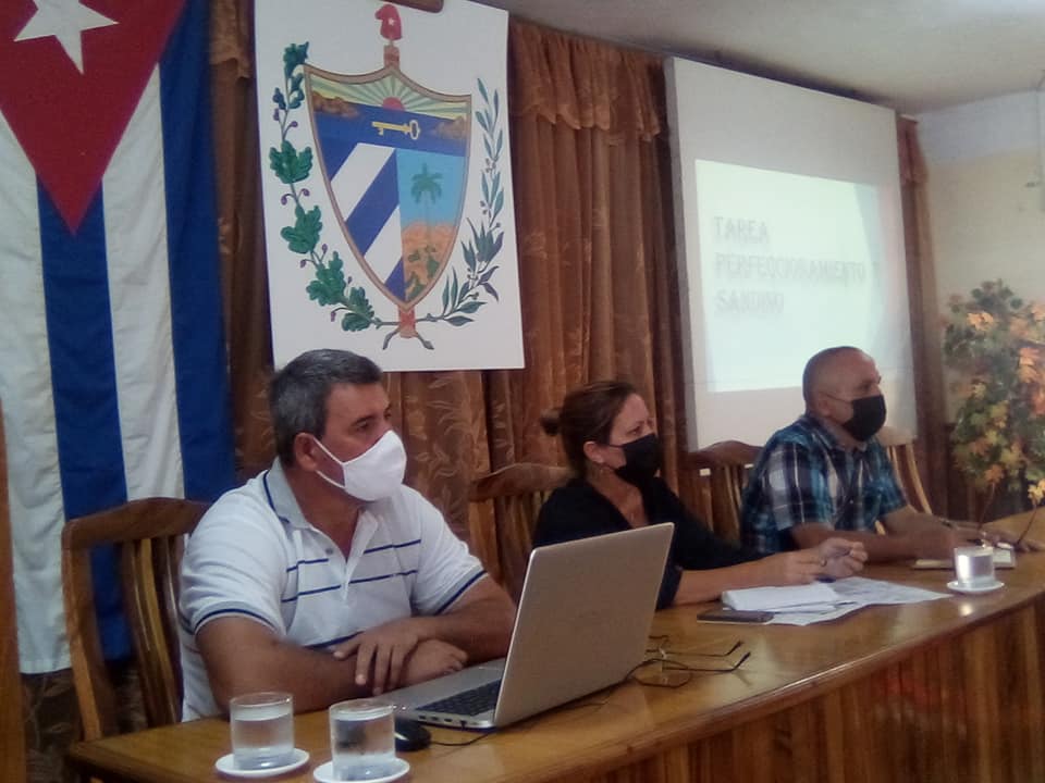 En desarrollo reunión de trabajo donde se evalúa la Tarea Perfeccionamiento en #Sandino, relacionada con la nueva estructura que fortalece los órganos locales del Poder Popular #PoderPopularSandino #Cuba #RadioSandino