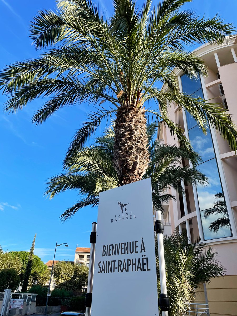 jmlpyt's tweet photo. Bienvenue à #saintRaphaël
#jaimelapaca #mysaintraphael
#cotedazurfrance #cotedazur #frenchriviera #esterelcotedazur #photooftheday #visitvar #jmlpyt
#visitfrance #canonfrance #experiencecotedazur #sunsetphotography https://t.co/RhmfOd61Eu